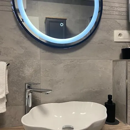 Charlie شقة زادار